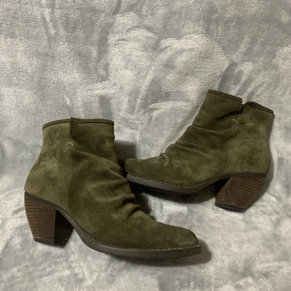 Born Womens Ankle Boots 11M Olive Green Suede Leather Ruched  Block Heel Comfy - Picture 1 of 16